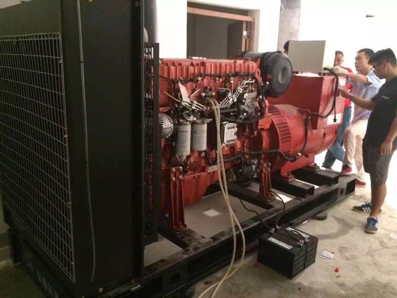 明邦工作人員在邵陽進行400kw濰柴發電機安裝1